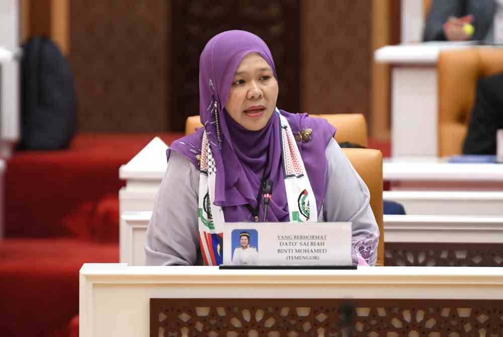 Salbiah ketika menjawab soalan lisan Wasanthee ketika Sidang DUN Perak pada Isnin. - Foto Urusetia DUN Perak