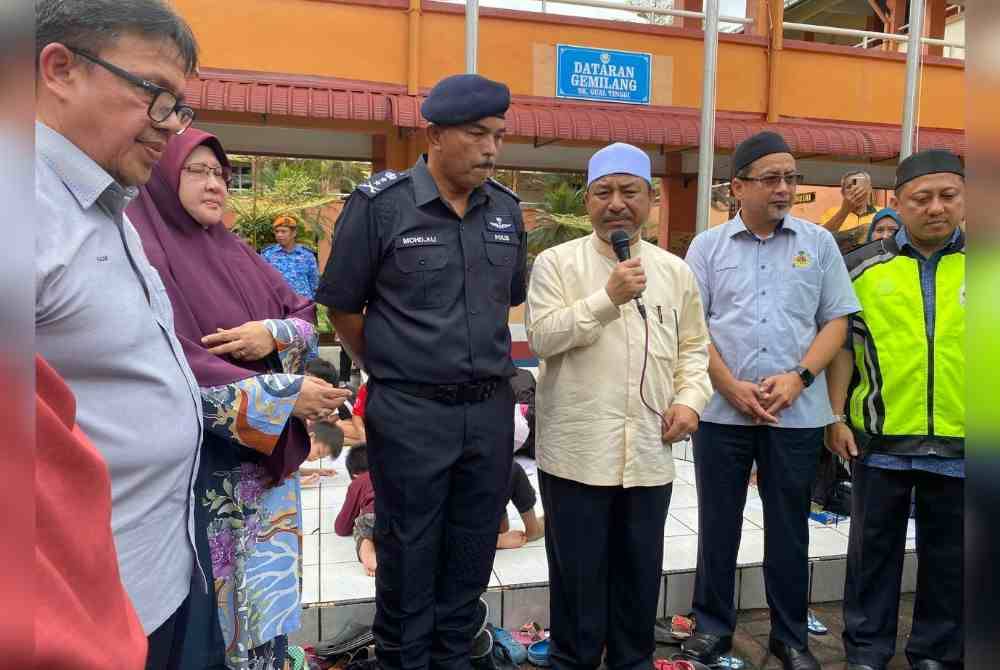 Sebahagian daripada kepimpinan negeri yang hadir ke PPS SK Gual Tinggi, Rantau Panjang pada Isnin.