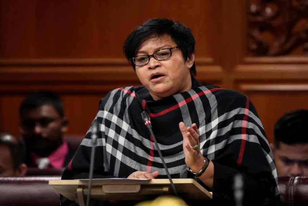 Datuk Seri Azalina Othman Said ketika Persidangan Dewan Negara di Bangunan Parlimen pada Isnin. - Foto: Bernama