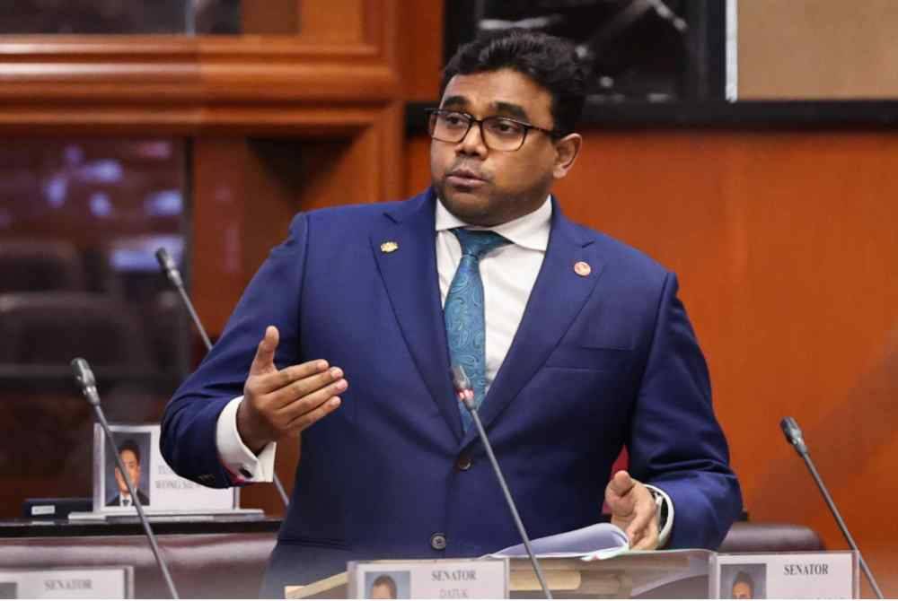 Senator Datuk Sivarraajh Chandran ketika membahaskan Rang Undang-undang Perbekalan 2024 di Dewan Negara pada Jumaat. - Foto: Bernama