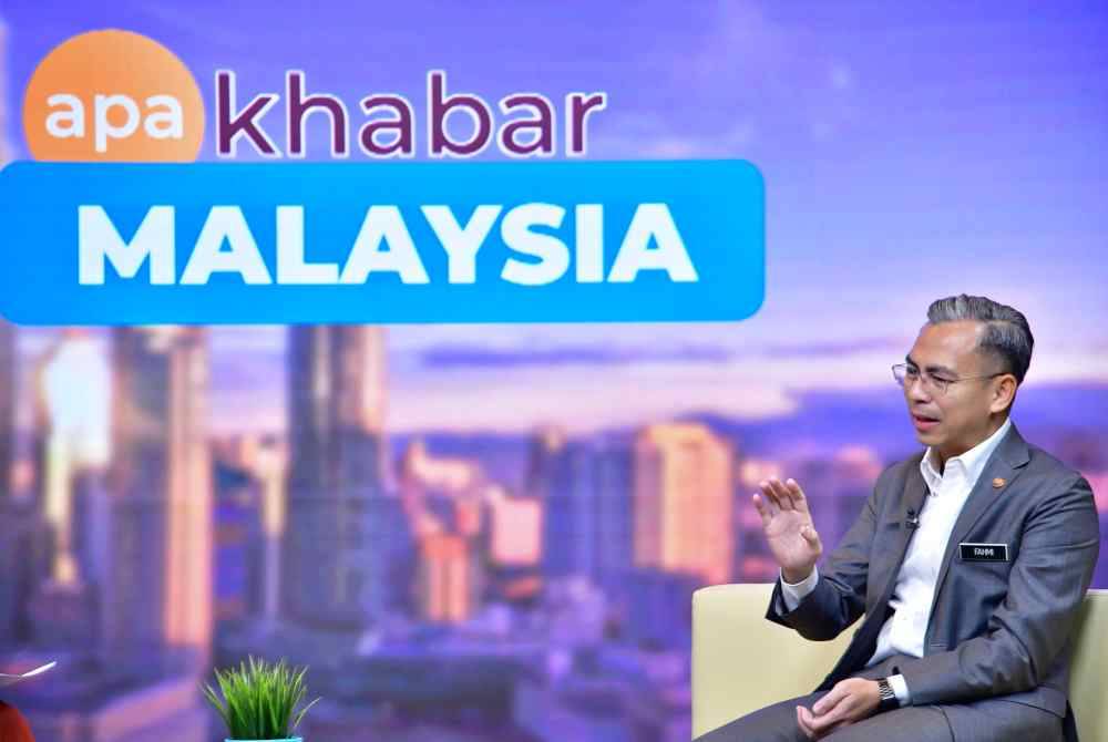 Fahmi ketika ditemu bual pada program Apa Khabar Malaysia terbitan Bernama TV mengenai Setahun Bersama Kerajaan Madani di Wisma Bernama pada Selasa. - Foto Bernama