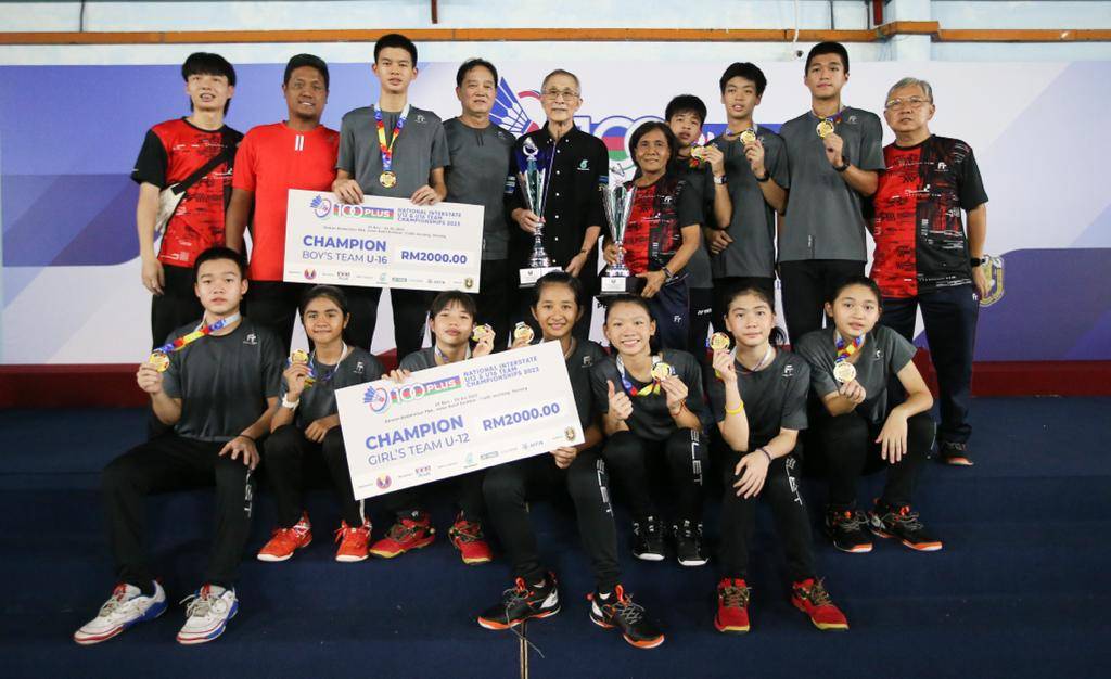 Barisan pemain lelaki Kedan dan perempuan Pulau Pinang nyata unggul selepas menjuarai Kejohanan Badminton Berpasukan Antara Negeri 100PLUS Kebangsaan di Dewan Badminton PBA di Bukit Dumbar baru-baru ini.