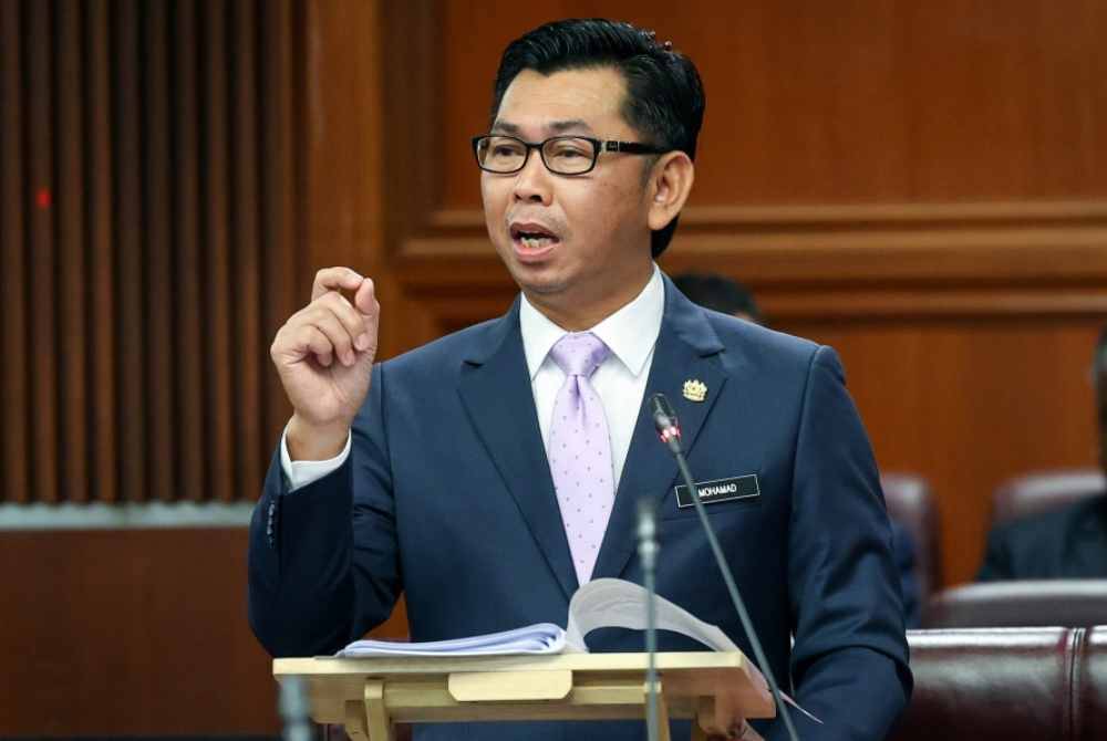 Mohamad pada Persidangan Dewan Negara di Bangunan Parlimen hari ini. - Foto Bernama