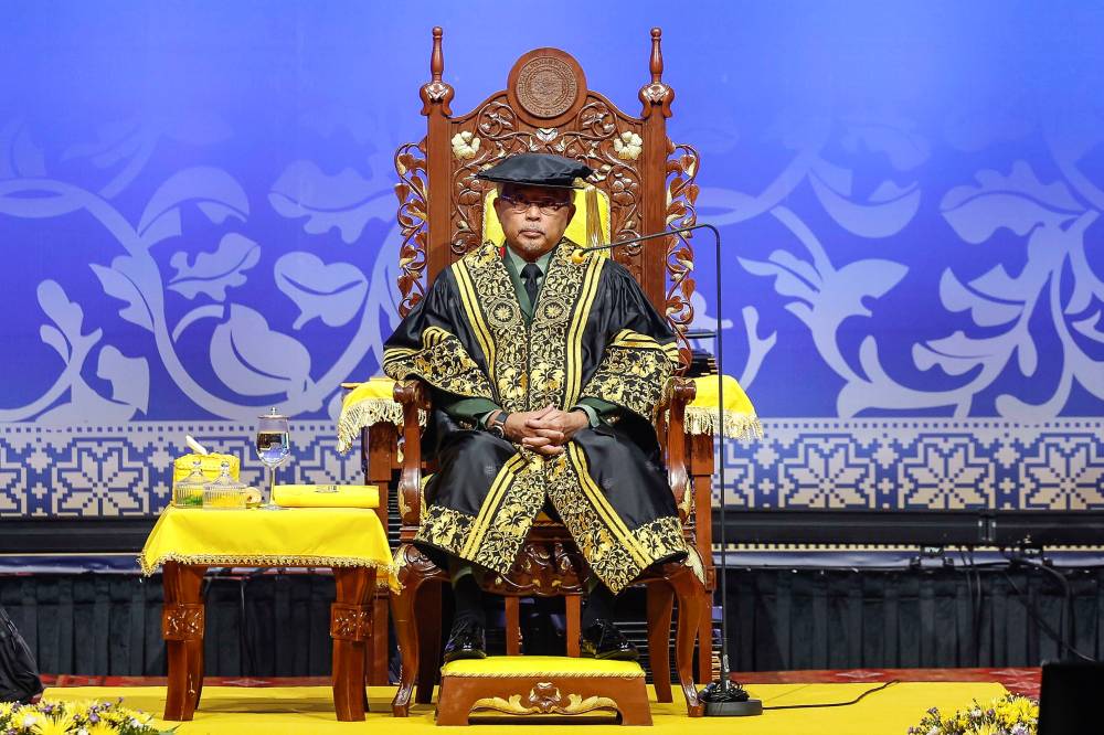 Al-Sultan Abdullah berkenan berangkat pada Istiadat Konvokesyen ke-13 Universiti Pertahanan Nasional Malaysia (UPNM) di Dewan Merdeka, Pusat Dagangan Dunia (WTC) hari ini. - Foto Bernama