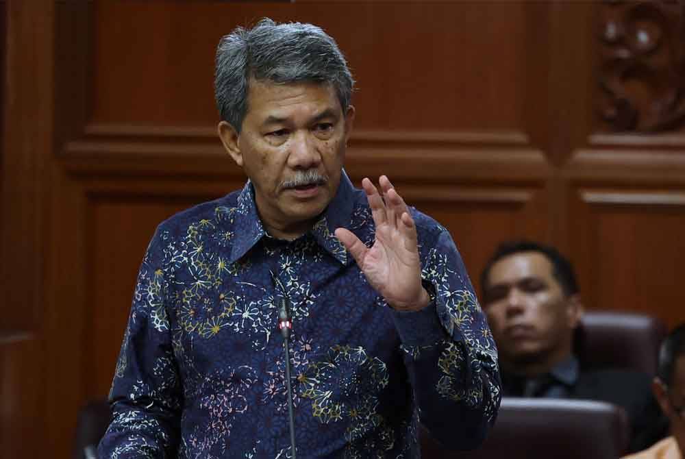 Mohamad ketika menghadiri Sidang Dewan Negara di Bangunan Parlimen hari ini. - Foto Bernama