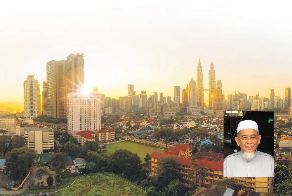 PERBANKAN dan kewangan islam mempunyai potensi besar untuk berkembang bukan sahaja di peringkat nasional, malahan global. -Gambar kecil: PROF EMERITUS MUHAMMAD SYUKRI