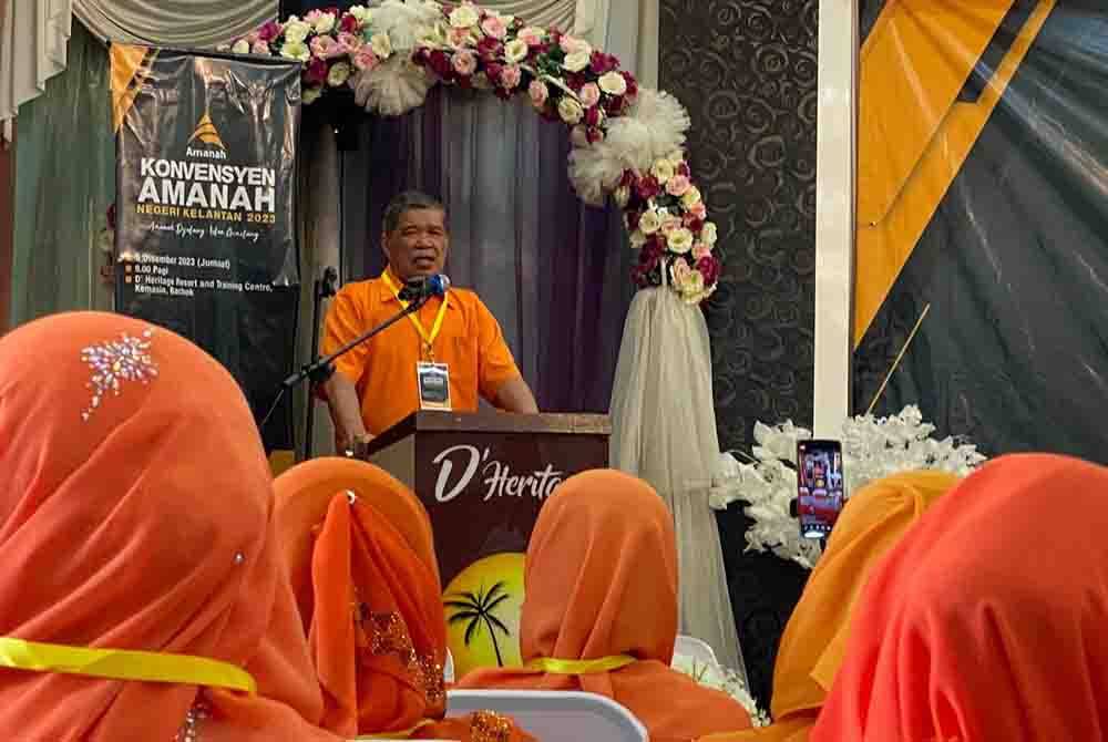 Mohamad semasa merasmikan Konvensyen Amanah Negeri Kelantan di Bachok pada Jumaat.