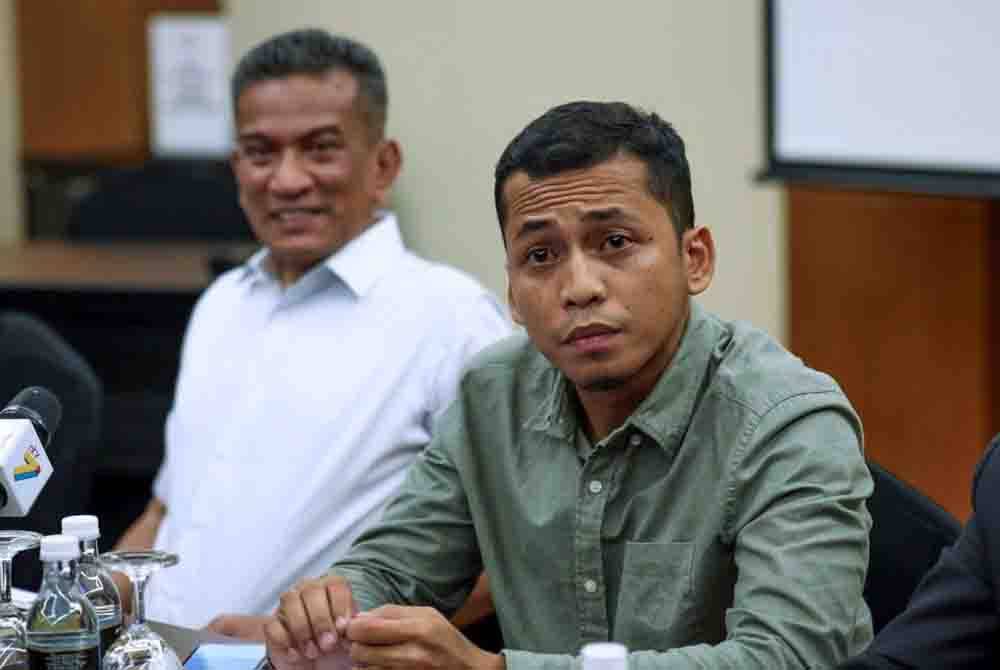 Abdul Wahab (kanan) ketika mengadakan sidang media khas bersama Mohammad Agus di Bangi pada 17 November lalu. - Foto Bernama