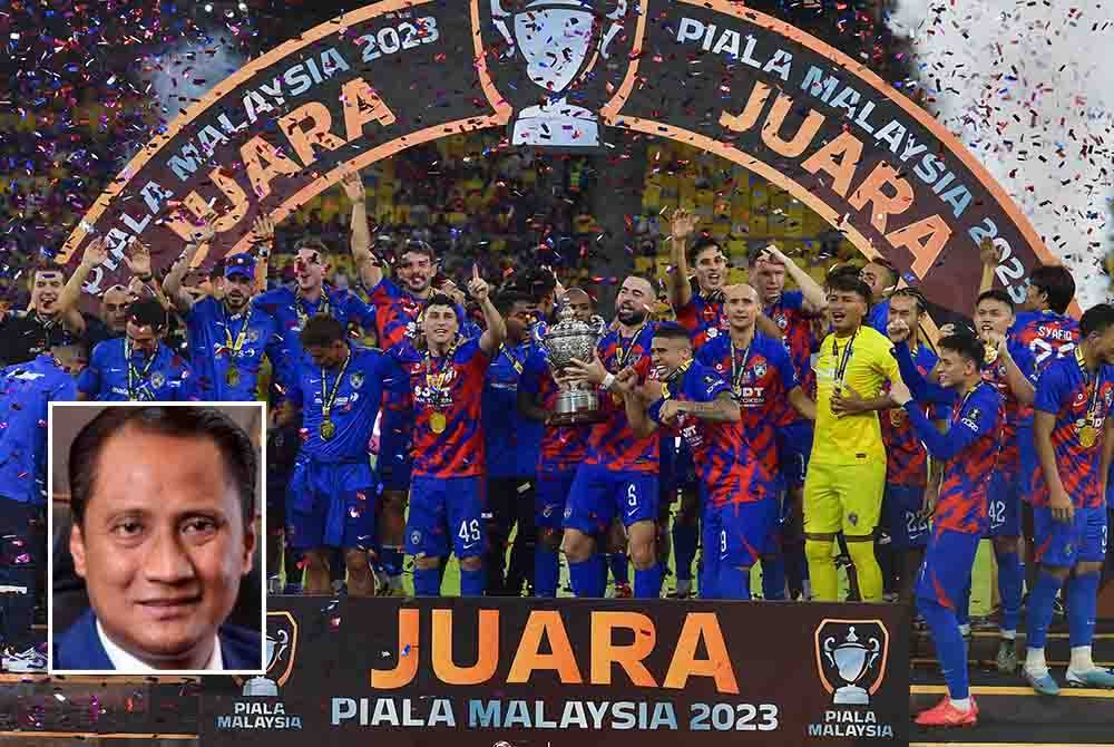 Pemain JDT meraikan kemenangan selepas perlawanan akhir Piala Malaysia 2023 menentang Terengganu FC di Stadium Nasional Bukit Jalil pada Rabu. - Foto Bernama. Gambar kecil: Azmi