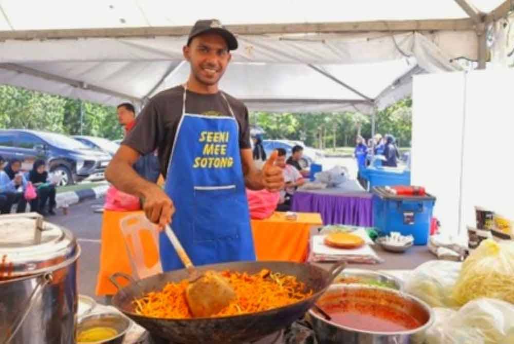 Syed Muhammad Hafiz mengusahakan perniagaan mi sotong menggunakan resipi asli milik ayahnya.