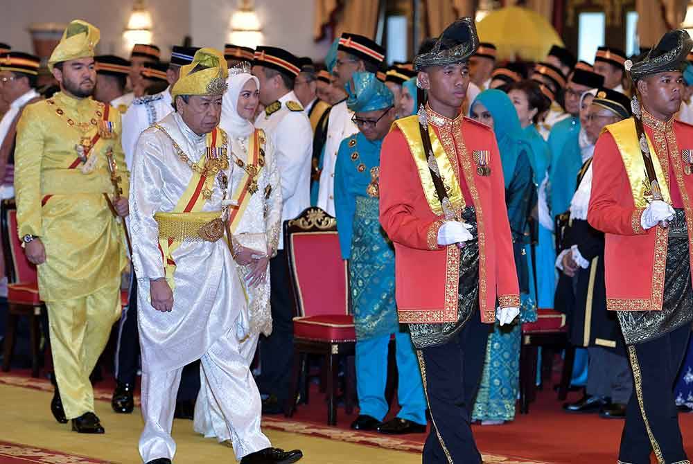 Sultan Selangor, Sultan Sharafuddin Idris Shah dan Tengku Permaisuri Selangor, Tengku Permaisuri Norashikin berkenan berangkat pada Istiadat Penganugerahan, Pengurniaan Darjah dan Bintang Kebesaran Negeri Selangor Sempena Menyambut Ulang Tahun Hari Keputeraan Yang Ke-78 Sultan Selangor Sultan Sharafuddin Idris Shah di Istana Alam Shah pada Isnin. - Foto Bernama