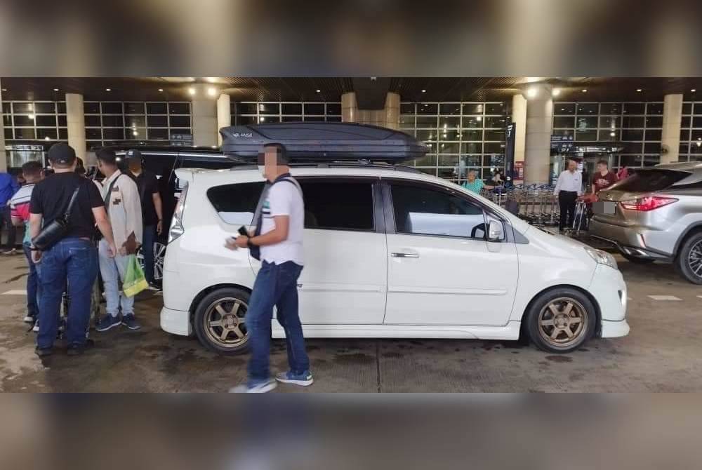 Perodua Alza yang disita JPJ selepas dipercayai diguna untuk khidmat kereta sewa haram di KLIA, Sepang, pada Selasa. - Foto JPJ Selangor