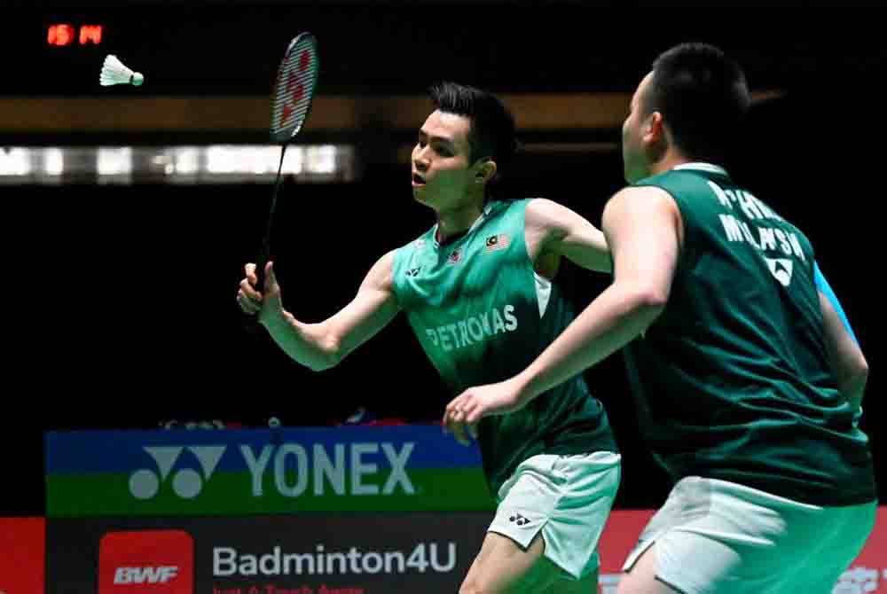 Aaron (kanan) dan Wooi Yik kecundang kali kedua berturut-turut dalam saingan Kumpulan A Jelajah Dunia Akhir BWF.