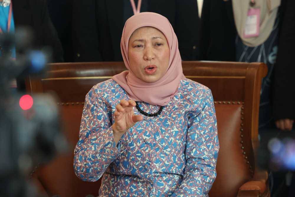 Datuk Seri Nancy Shukri. - Foto Bernama