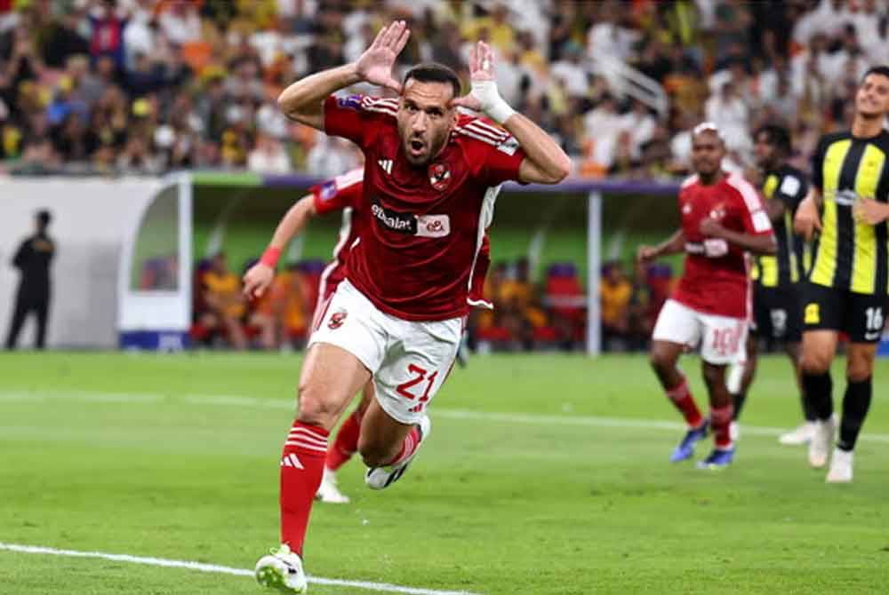 Ali Maaloul meletakkan Al-Ahly di depan ketika berdepan Al-Ittihad di Jeddah. - Foto Agensi