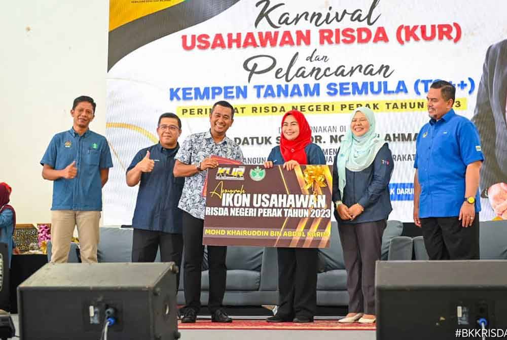 Usahawan bimbingan RISDA, Mohd Khairuddin Abdul Karim dipilih sebagai Ikon Usahawan RISDA Perak 2023.