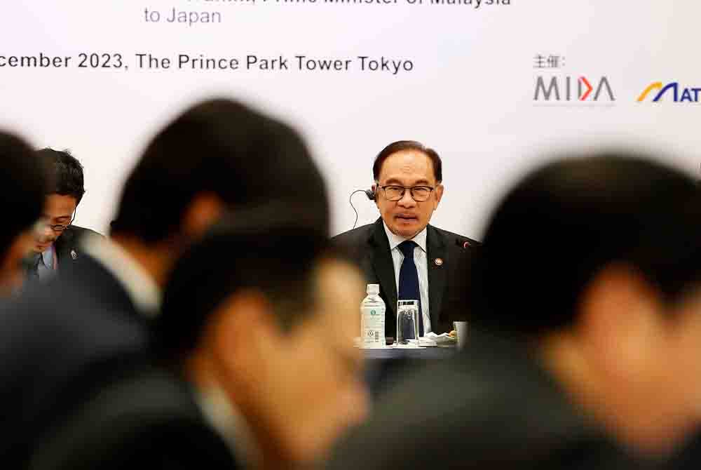 Anwar ketika persidangan meja bulat dengan ketua-ketua industri di Tokyo. Foto: Bernama