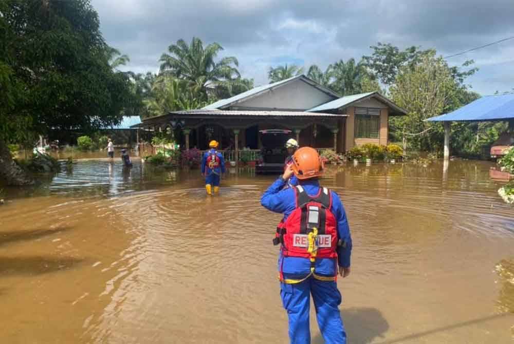 MetMalaysia mengeluarkan amaran hujan berterusan peringkat waspada di seluruh Kelantan dan Terengganu - Gambar hiasan