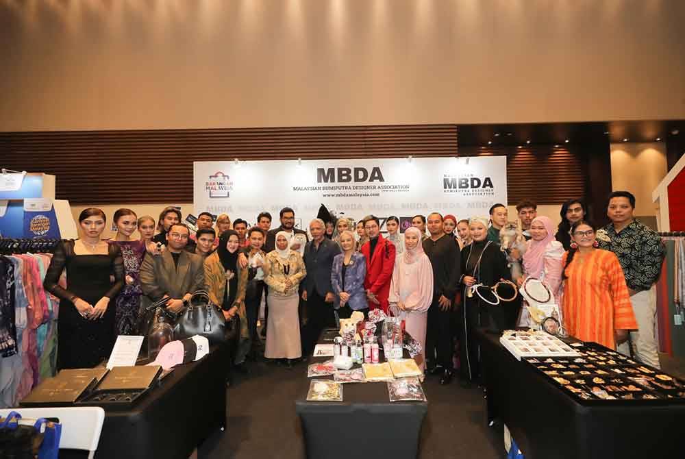 Antara usahawan daripada MBDA menyertai Karnival Barangan Malaysia 2023 yang bertempat di IOI Grand, City Mall Putrajaya, baru-baru ini.