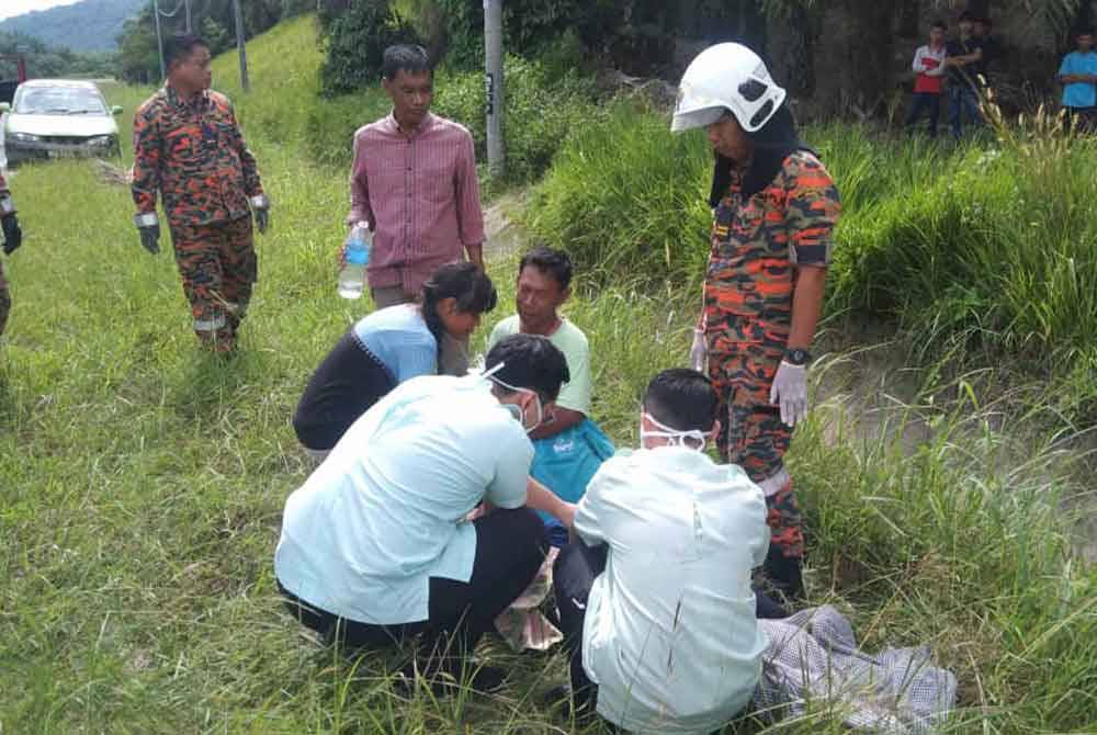 Seorang kanak-kanak yang juga pejalan kaki maut dipercayai dirempuh sebuah kenderaan di Jalan Aman Jaya, di Semporna pada Selasa.