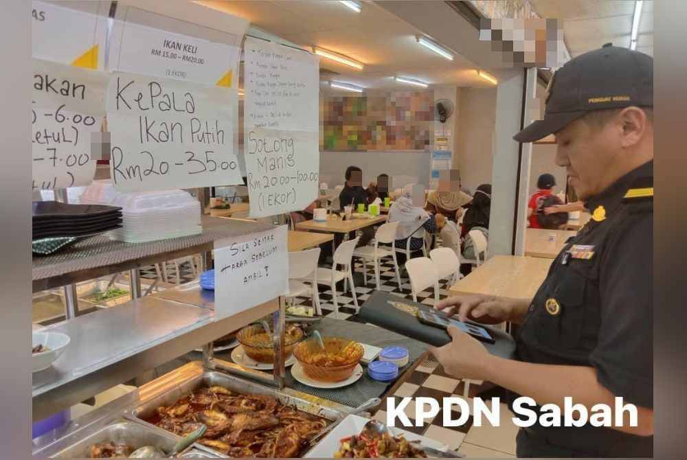 Pemeriksaan dilakukan oleh penguat kuasa KPDN Sabah di sebuah restoran yang menjual sotong manis RM50 di Kota Kinabalu. - Foto KPDN Sabah