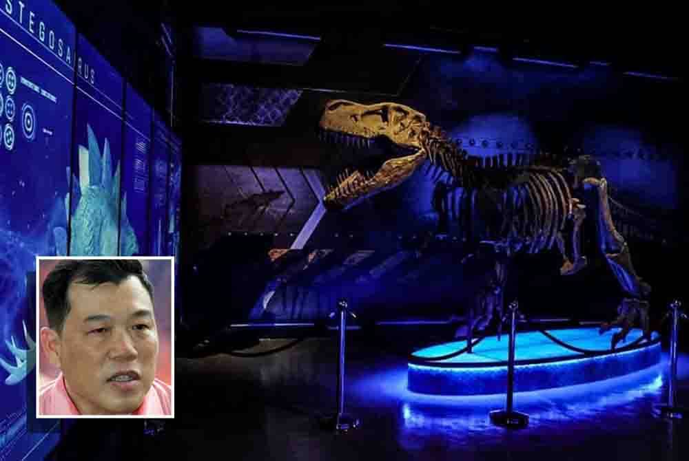 Dinosaur Encounter di Pusat Komersial Silverlakes Village Outlet mula dibuka kepada orang ramai sejak 15 Disember lepas. Gambar kecil: Loh Sze Yee