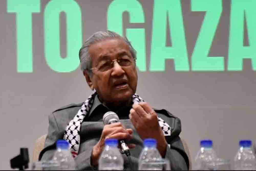 Dr Mahathir menyokong tindakan kerajaan Malaysia menyekat syarikat berpangkalan di Israel, ZIM dari berlabuh di pelabuhan negara. - Foto fail Awani