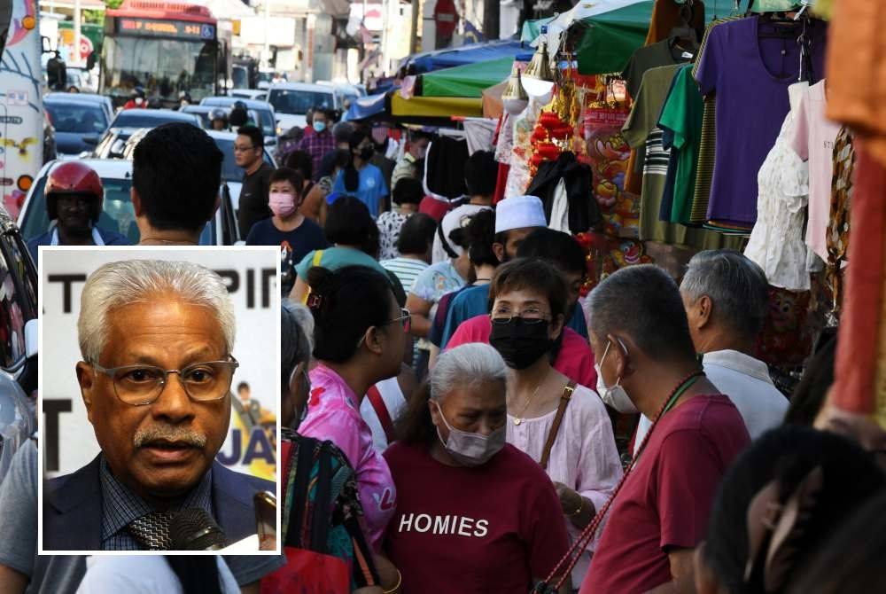 Orang ramai diingatkan agar sentiasa mengamalkan langkah pencegahan termasuk memakai pelitup muka di kawasan awam dan tertutup berikutan peningkatan kes Covid-19 ketika ini. (Gambar kecil: Sivanesan)