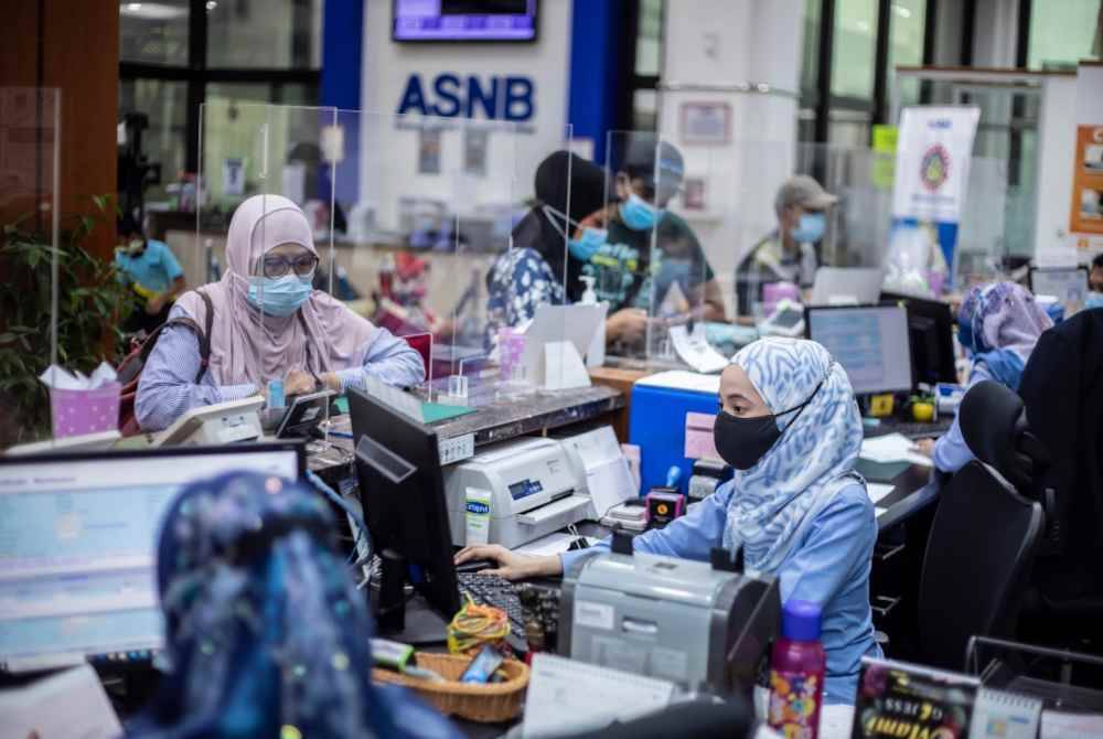 Prestasi ASB yang masih lagi tidak mencapai seperti kadar agihan pendapatan pada lima tahun lalu turut dipengaruhi oleh faktor bursa saham tempatan yang muram.