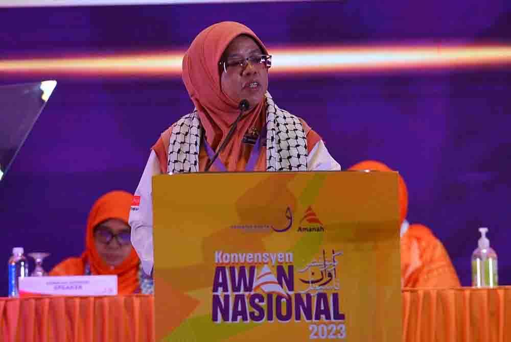 Ketua Angkatan Wanita Amanah Negara
Nasional (AWAN), Datuk Aiman Athirah Sabu menyampaikan pidato sewaktu Konvensyen Amanah Wanita Nasional 2023 pada Jumaat. FOTO SINAR HARIAN/ ASRIL ASWANDI SHUKOR.