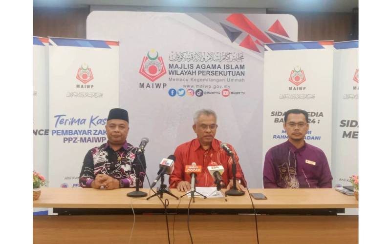 Mohd Daud (tengah) mengumumkan Bajet 2024 MAIWP berjumlah RM.6 bilion.