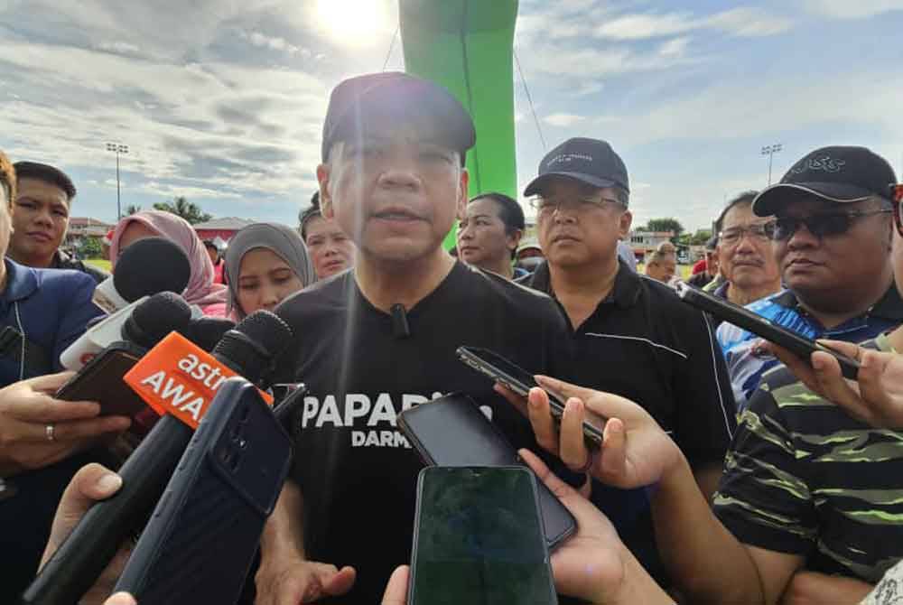 Armizan ketika ditemui pemberita selepas merasmikan trek larian getah sintetik di Padang Pekan Papar.