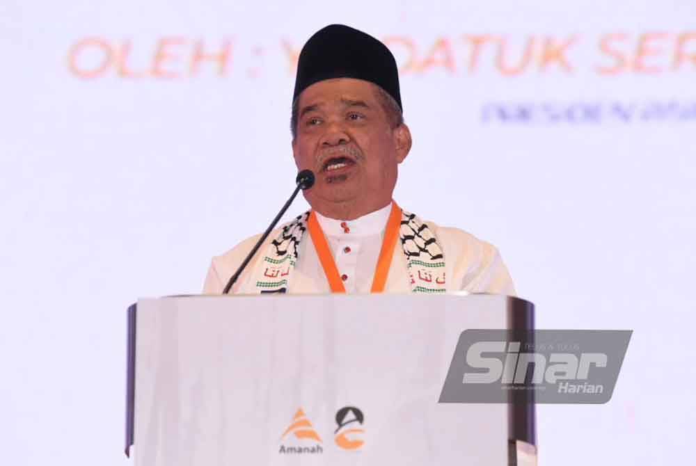 Datuk Seri Mohamad Sabu ketika menyampaikan Pidato Presiden sempena Konvensyen Nasional Amanah 2023 di salah sebuah hotel di sini pada Sabtu. FOTO: SINARHARIAN/ MOHD RAFIQ REDZUAN