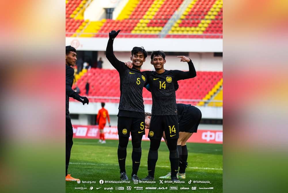 Harith Haiqal (kiri) meledak gol tunggal ketika membantu skuad negara menumpaskan China 1-0 dalam aksi persahabatan di Shanghai pada Sabtu. - Foto FB FAM