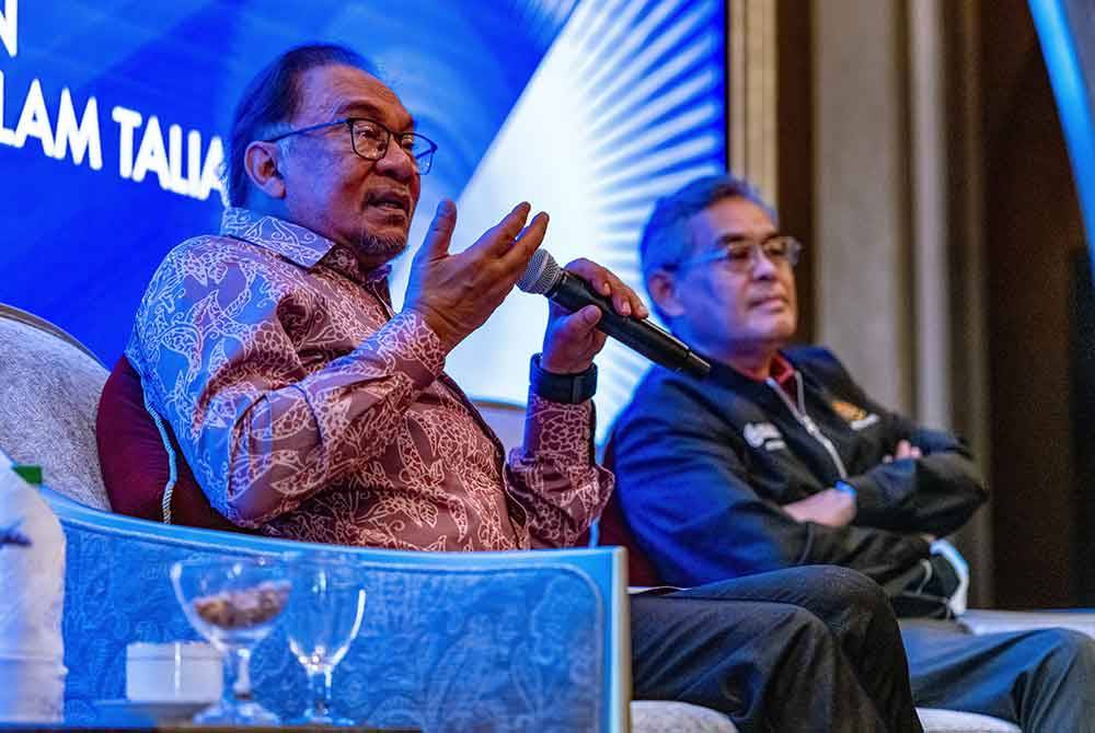 Anwar pada Sesi Dialog Perdana Menteri bersama Ketua Pengarang serta Pengarang-Pengarang Kanan Media Elektronik, Media Cetak dan Dalam Talian pada Sabtu.