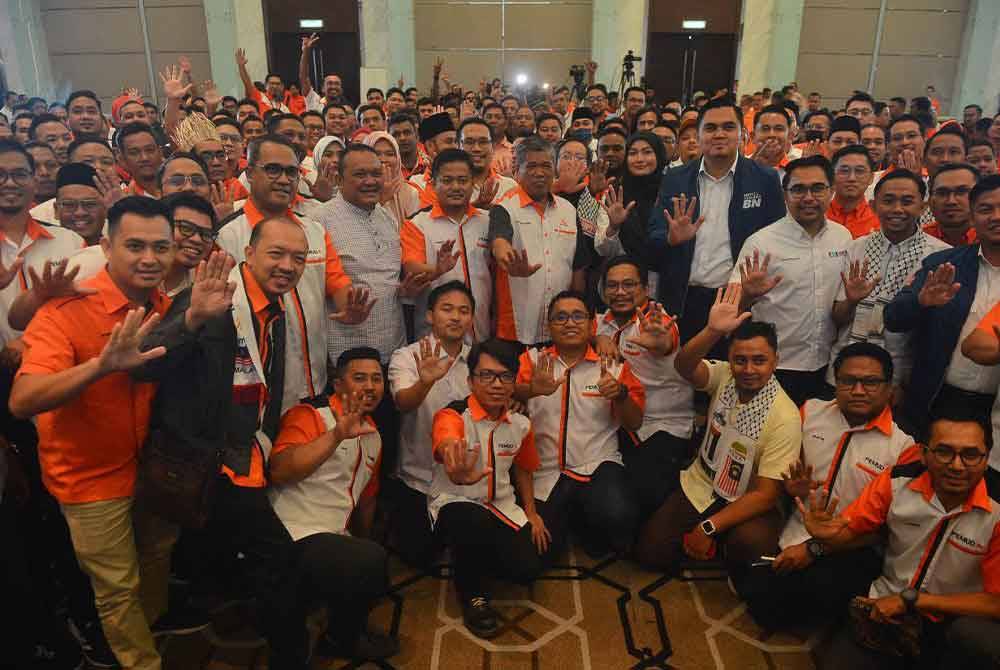 SOKONGAN... Presiden Amanah, Datuk Seri Mohamad Sabu (tengah) bersama Timbalan Ketua Kepimpinan Jawatankuasa Eksekutif Pemuda DAP (DAPSY), Young Syefura Othman dan Ketua Pemuda UMNO, Dr Muhamad Akmal Saleh yang turut hadir Konvensyen Pemuda Nasional 2023 di Kuala Lumpur pada Sabtu.
FOTO: ASRIL ASWANDI SHUKOR