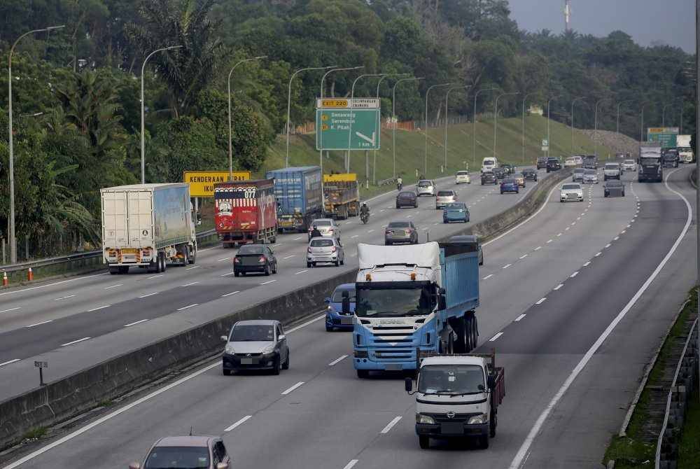 Tiada kesesakan luar biasa berlaku dilaporkan berlaku di jalan-jalan utama menghala keluar dari Lembah Klang sempena sambutan Hari Krismas, esok.