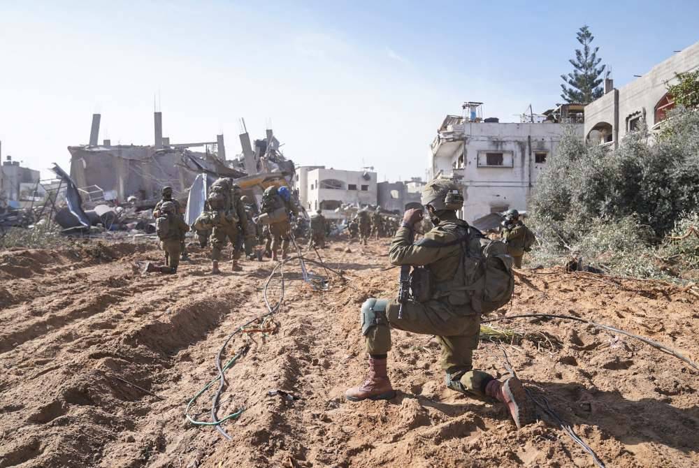 Unit infantri IDF dilaporkan terpaksa berundur dari Genting Gaza selepas mengalami kekalahan teruk di tangan Hamas. - Foto AFP