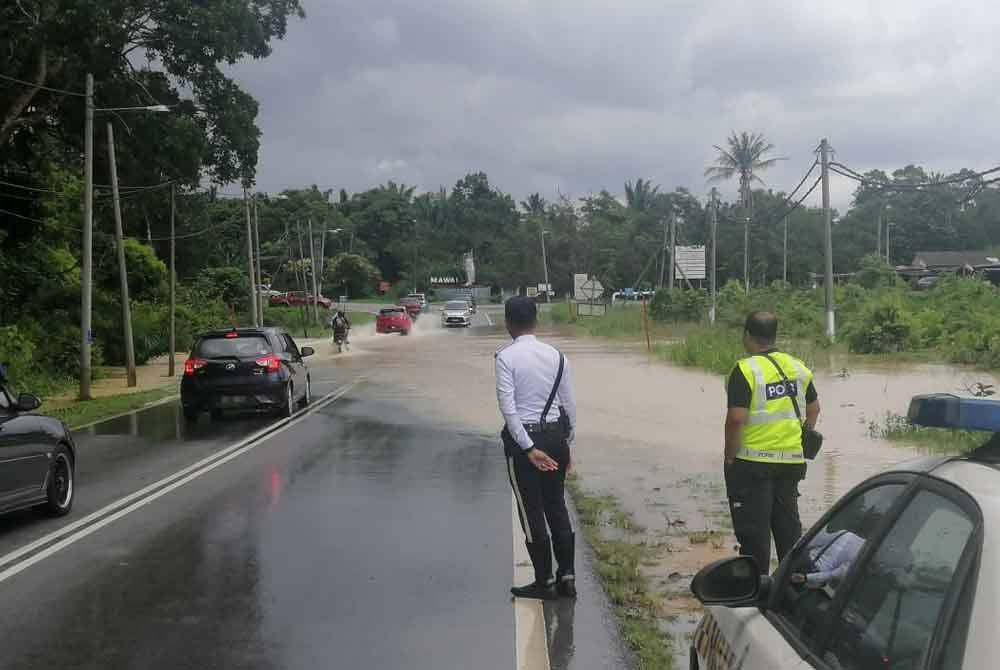 Polis memantau perjalanan kenderaan yang melalui lokasi yang yang dinaiki air.