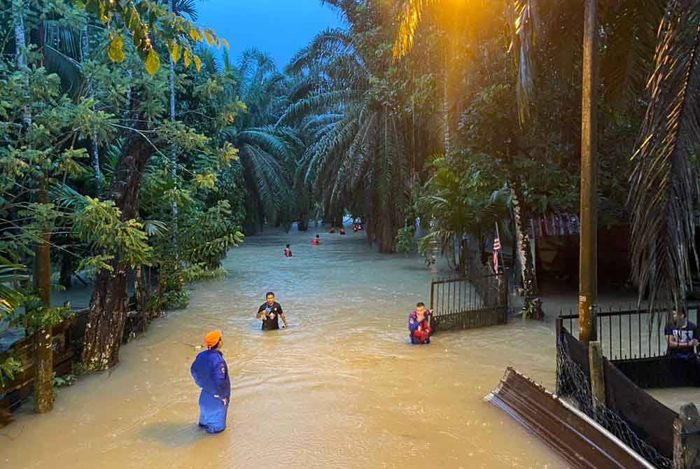 Banjir makin buruk di Terengganu 8 808 mangsa pindah Sinar Harian