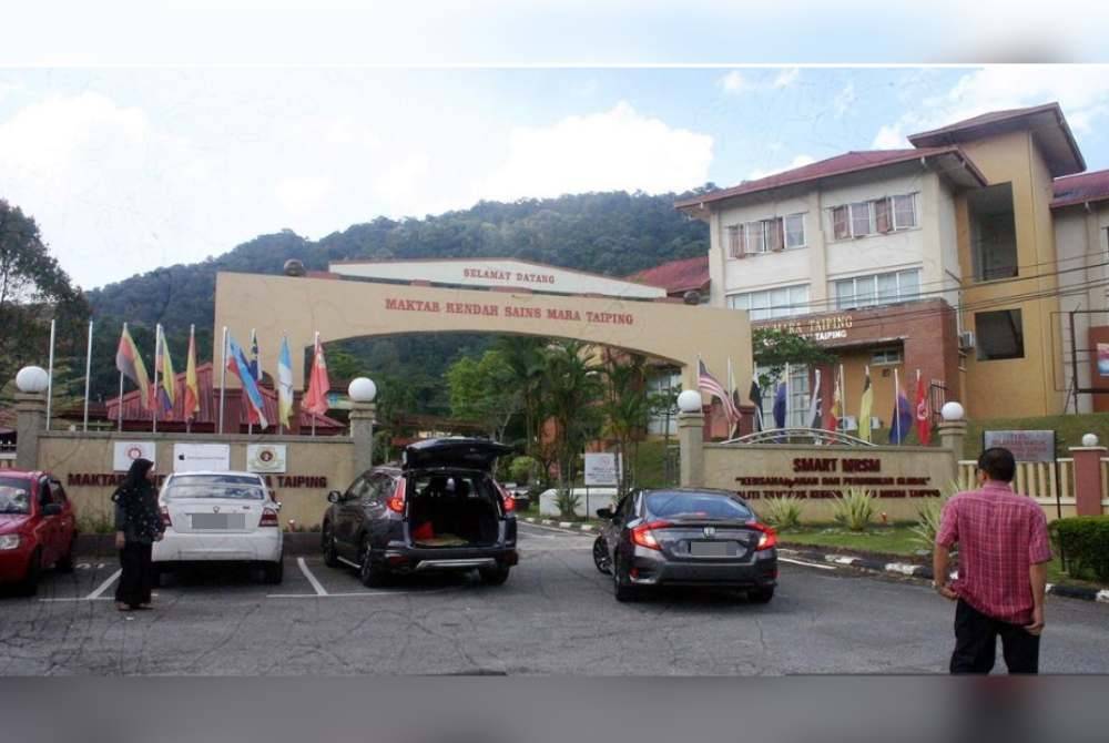 Terdapat ibu bapa yang menipu status pendapatan supaya dikategorikan B40 bagi membolehkan anak diterima masuk ke Maktab Rendah Sains Mara (MRSM) - Foto Bernama