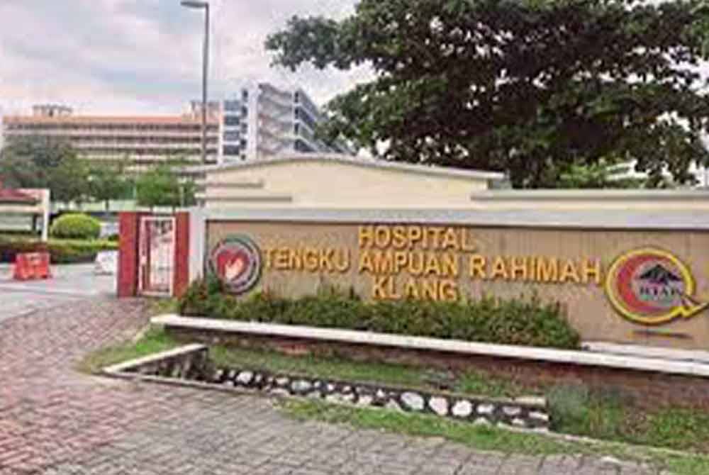 Prosiding berlangsung di Hospital Tengku Ampuan Rahimah (HTAR) berikutan tertuduh diserang sesak nafas pagi tadi.