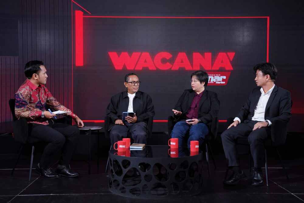 Dari kiri: Ismail Adnan, Mohamad Fauzan, Rachel dan Hong Siang dalam program Wacana bertajuk AI: Ancaman atau Peluang pada Rabu.