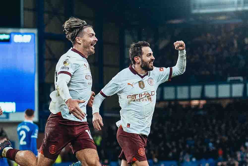 Silva meledak gol ketiga buat City di Goodison Park. - Foto: Agensi