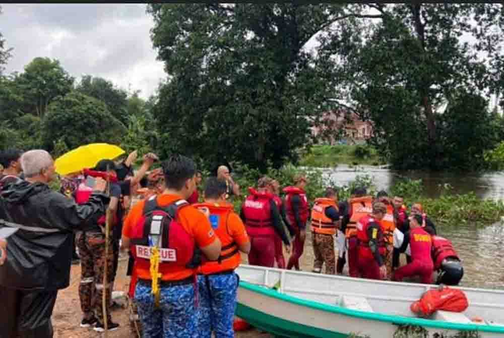 Pihak penyelamat mengesan mangsa di dasar sungai pada jarak 30 meter dia dilaporkan hilang.