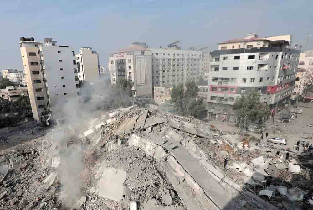 Persatuan Bulan Sabit Merah Palestin (PRCS) mengutuk pengeboman Israel berhampiran Hospital Al-Amal di Khan Yunis di selatan Semenanjung Gaza. - Foto: Agensi