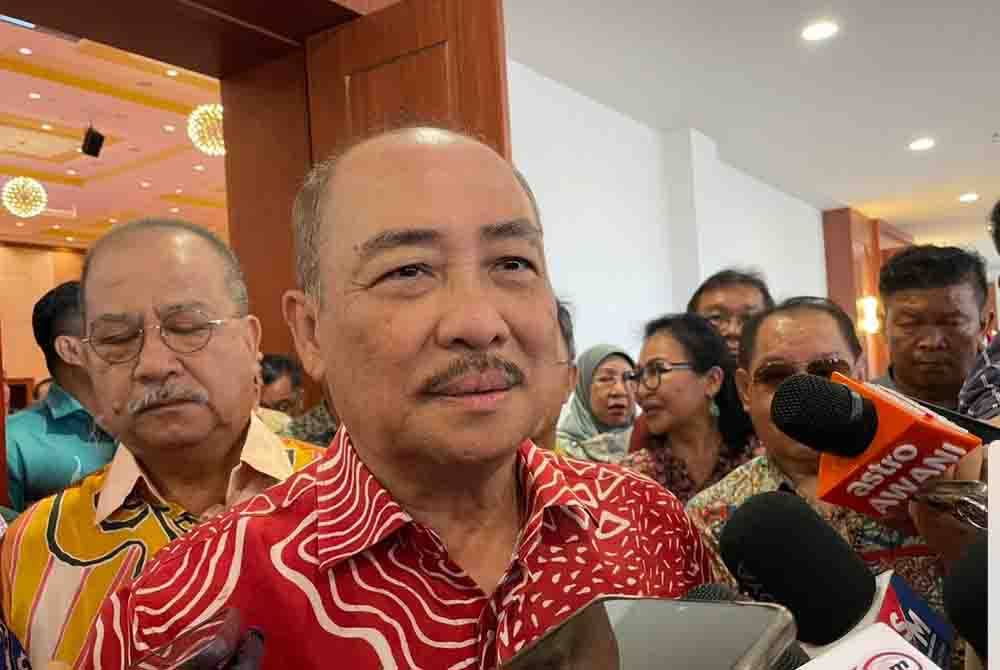 Hajiji ketika ditemui pemberita selepas menghadiri Majlis Rumah Terbuka Perayaan Krismas 2023 anjuran Gabungan Rakyat Sabah (GRS) di Penampang.