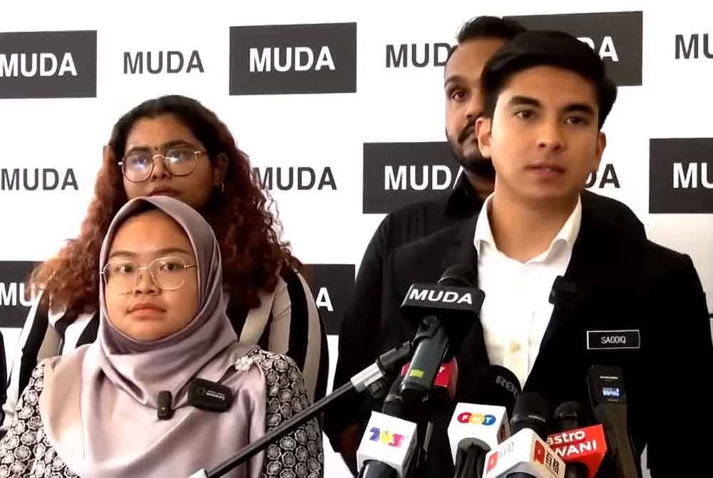 Amira Aisya (kiri) dilantik sebagai pemangku Presiden Muda selepas Syed Saddiq (kanan) meletakkan jawatannya susulan keputusan Mahkamah Tinggi yang memutuskan Ahli Parlimen Muar itu bersalah pada November lalu.