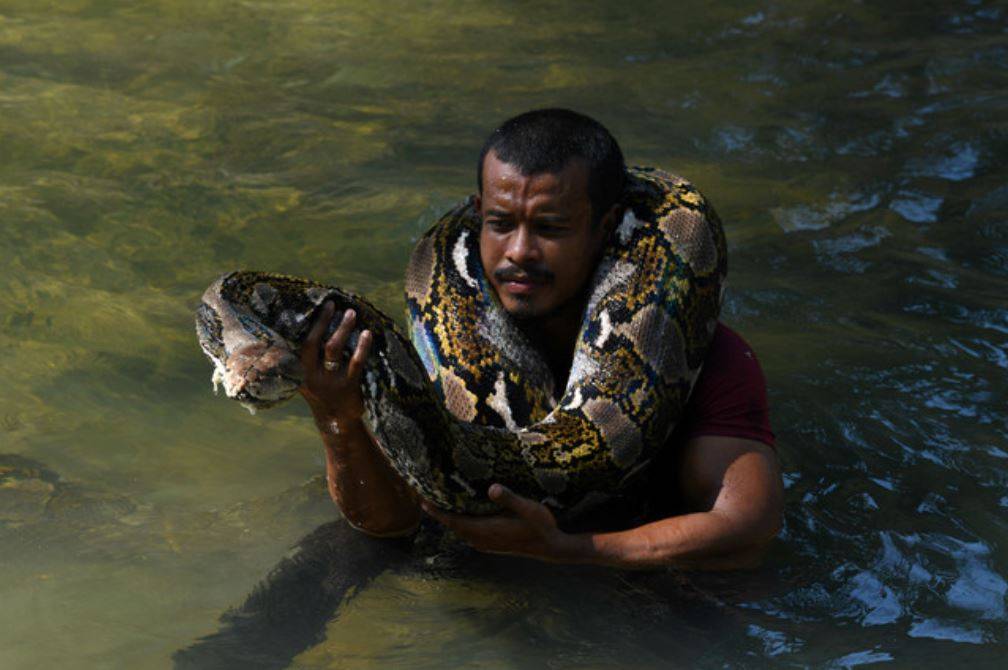 Media sebelum ini pernah menyiarkan kisah mengenai Cik Kiah yang sudah dianggap seperti keluarga sendiri oleh Mohd Redzuan. Foto Bernama