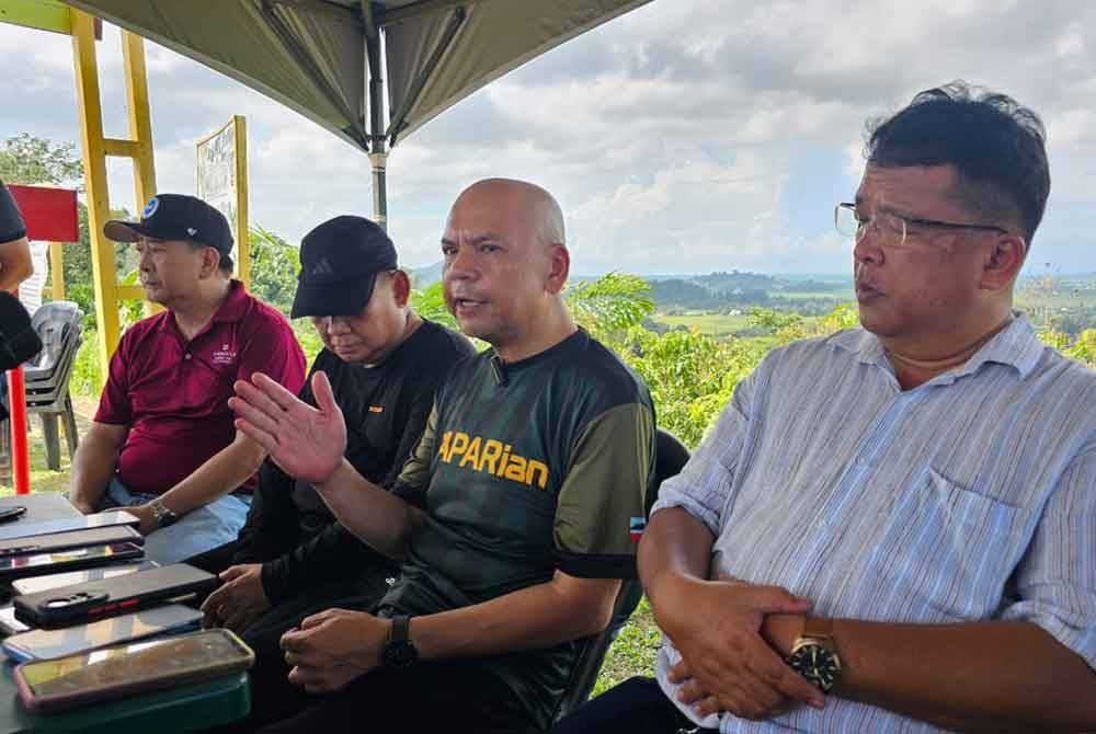 Armizan ketika ditemui pemberita dalam sidang akhbar selepas merasmikan Program Fun Hike Keluarga Samat 2023, di Bukit Bendera, Papar.